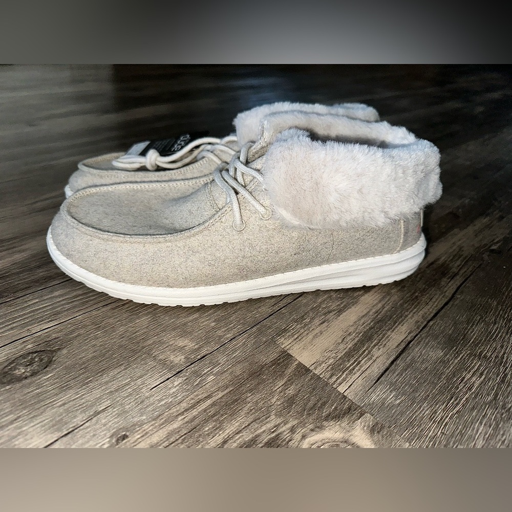 Hey Dude Women’s Slippers in Cream with Faux Fur - Wendy Cozy SlipOn